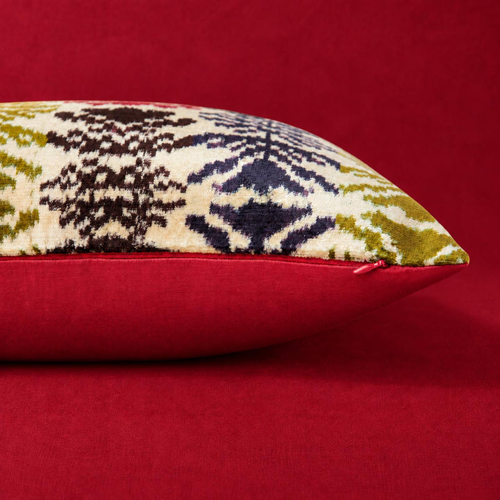 frond-velvet-ikat-cushion-ivory-maroon-side-zip-detail-mekhann.jpg
Side and zip detail of the Frond Cushion in Ivory, showing the Maroon reverse. 