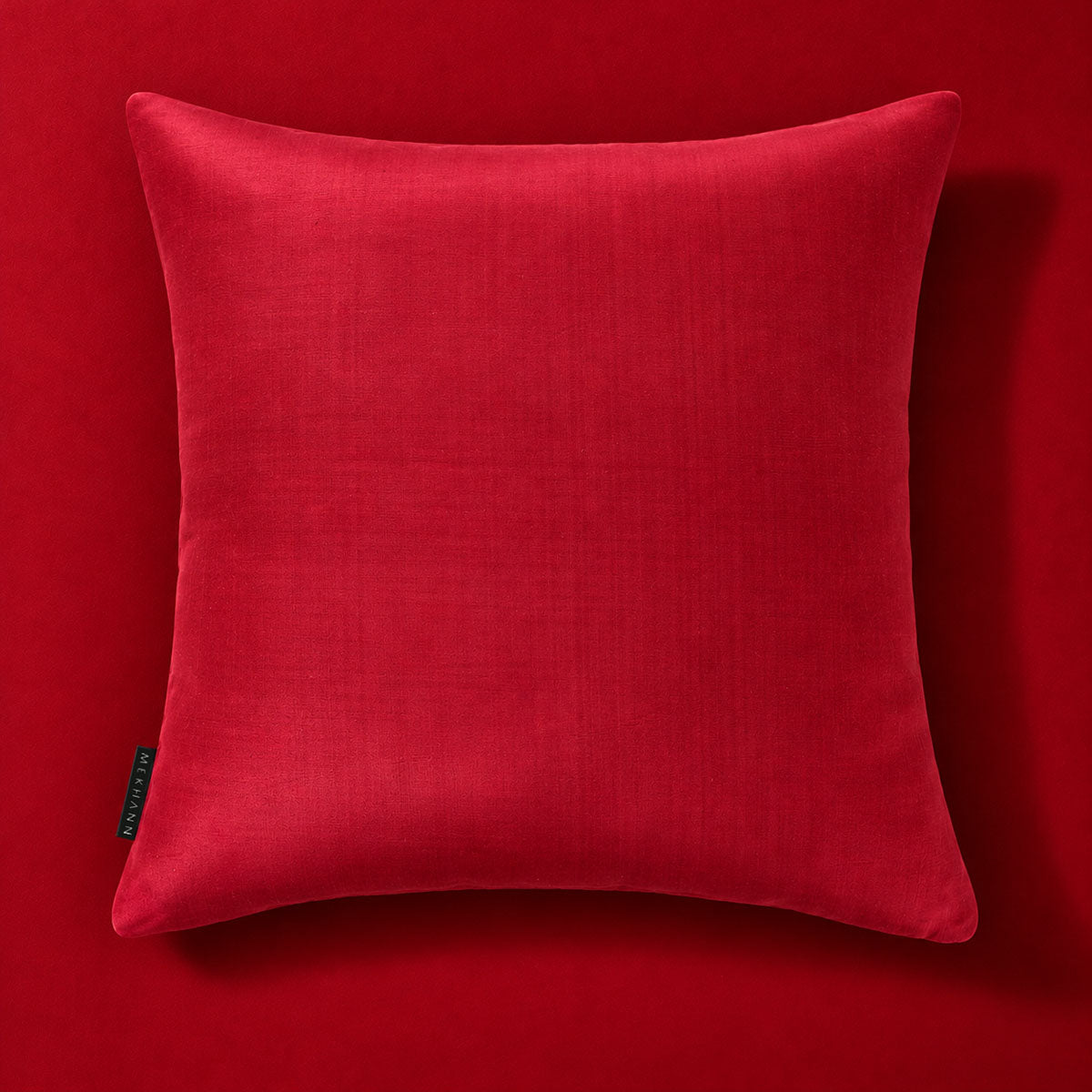 Maroon reverse of the Frond Cushion in Ivory. 