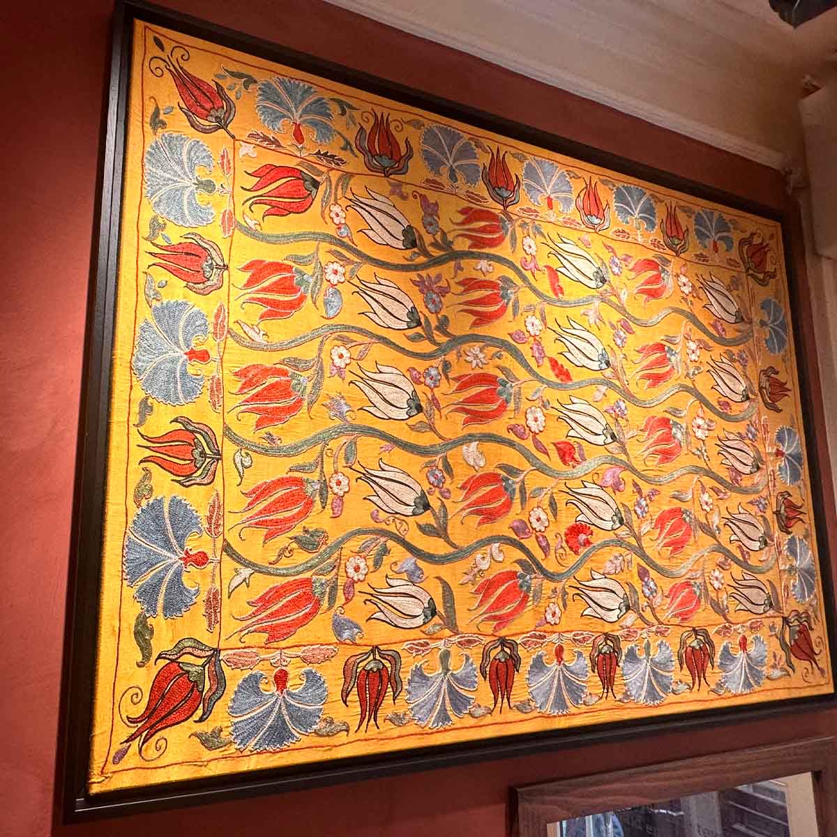 Saffron Tulip Vines
